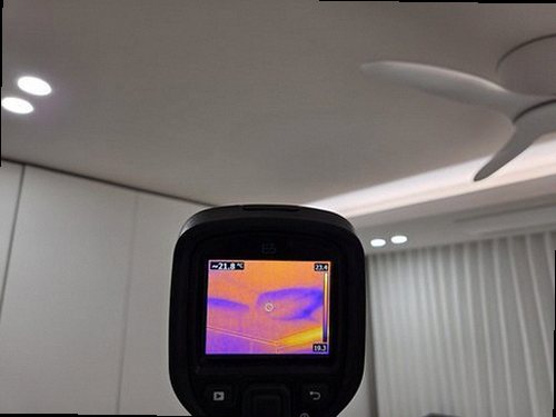 청주시 서원구 누수탐지 천장에 번진 누수 흔적과 벽면 습기