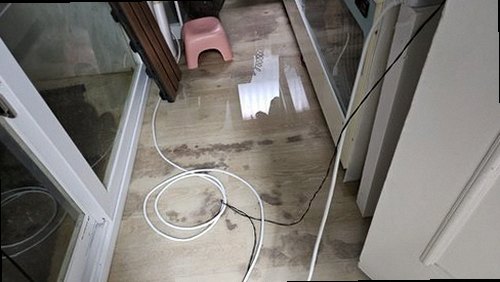 사상구 누수탐지 베란다 벽면의 누수 흔적과 수분 측정 과정