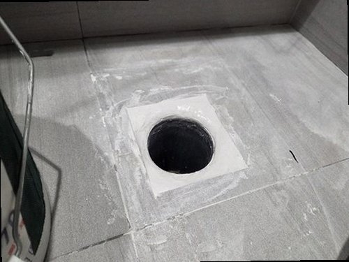 옥천군 누수탐지 누수 피해가 발생한 천장과 점검 장비 비교 이미지