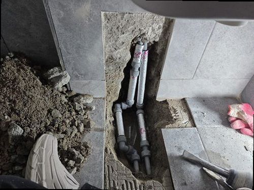 금산군 누수탐지 수도계량기 별침을 확인하는 모습