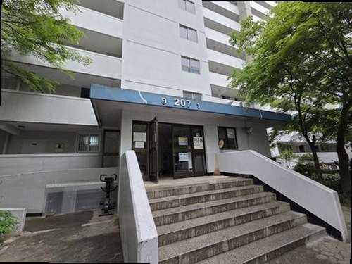 만안구 누수탐지 벽지 물자국과 수분 분포를 비교하는 점검 장면