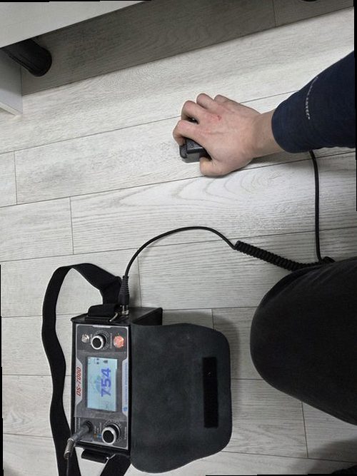 상록구 누수탐지 배관 압력 검사와 벽체 수분 측정을 비교하는 현장 장비