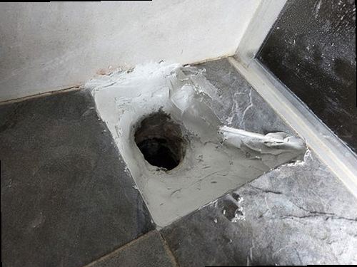 동탄구 누수탐지 베란다 천장에 나타난 누수 흔적과 물자국