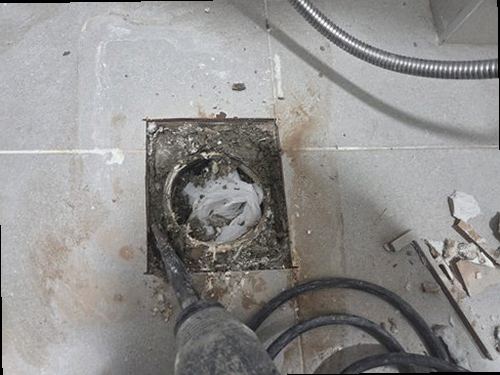 여주 누수탐지 욕실 바닥과 배관 누수 위치를 확인하는 과정