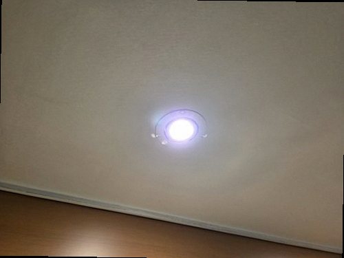 대전 중구 누수탐지 공압 게이지와 청음 장비로 배관 상태를 분석하는 모습