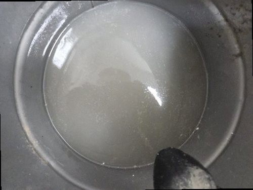 강남구 누수탐지 천장 물자국과 베란다 주변 누수 흔적을 비교하는 현장 점검