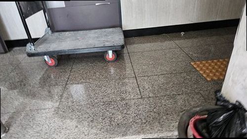 수지구 누수탐지 보일러와 난방 분배기 주변을 점검하는 현장