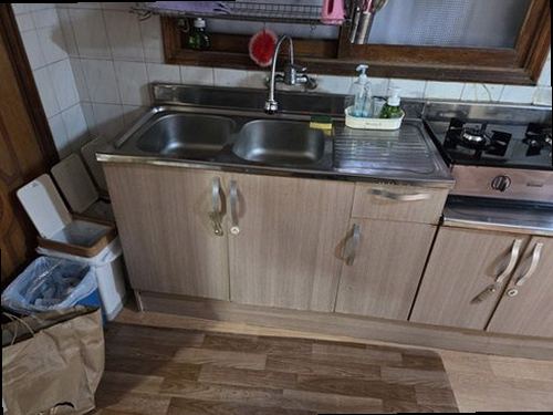 부산진구 누수탐지 배관 압력 검사와 누수 위치를 확인하는 작업 장면