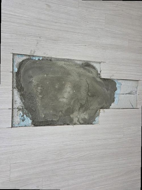 구로구 누수탐지 천장 물자국과 벽면 습기 흔적을 확인하는 모습