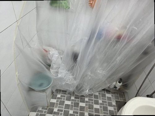 청주시 흥덕구 누수탐지 천장 누수 흔적과 배관 점검 위치를 비교한 이미지
