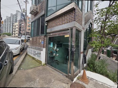 구리 누수탐지 수도계량기 별침과 밸브를 확인하는 모습