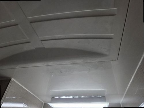 소사구 누수탐지 누수 원인 확인을 위해 수도계량기와 보일러 배관을 점검하는 모습