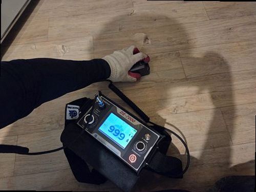 천안시 서북구 누수탐지 수도계량기 별침과 밸브를 확인하는 현장