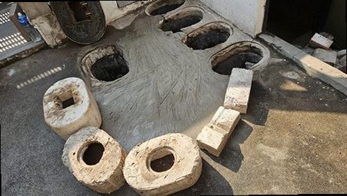 남동구 누수탐지 천장 누수 흔적과 배관 점검을 비교한 현장 이미지