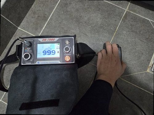 관악구 누수탐지 천장 모서리와 벽지에 번진 누수 흔적