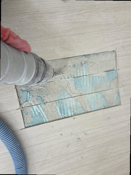 오정구 누수탐지 수도계량기 별침과 잠금 밸브를 확인하는 모습