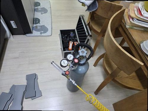 계양구 누수탐지 빌라 천장에 나타난 누수 얼룩과 백화 흔적